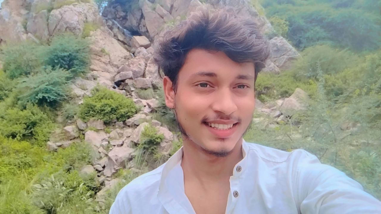 🔥 “मंज़िल मेरी है, बस सफ़र जारी है… ✨”