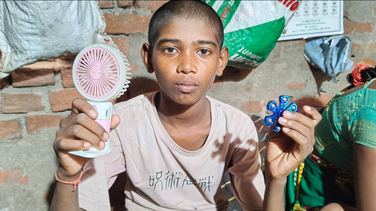 Chhota sa khilauna achha hai dosto