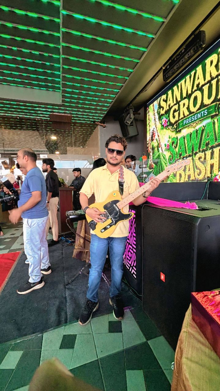 Post by Mr Dildar vlogs on Bideo
