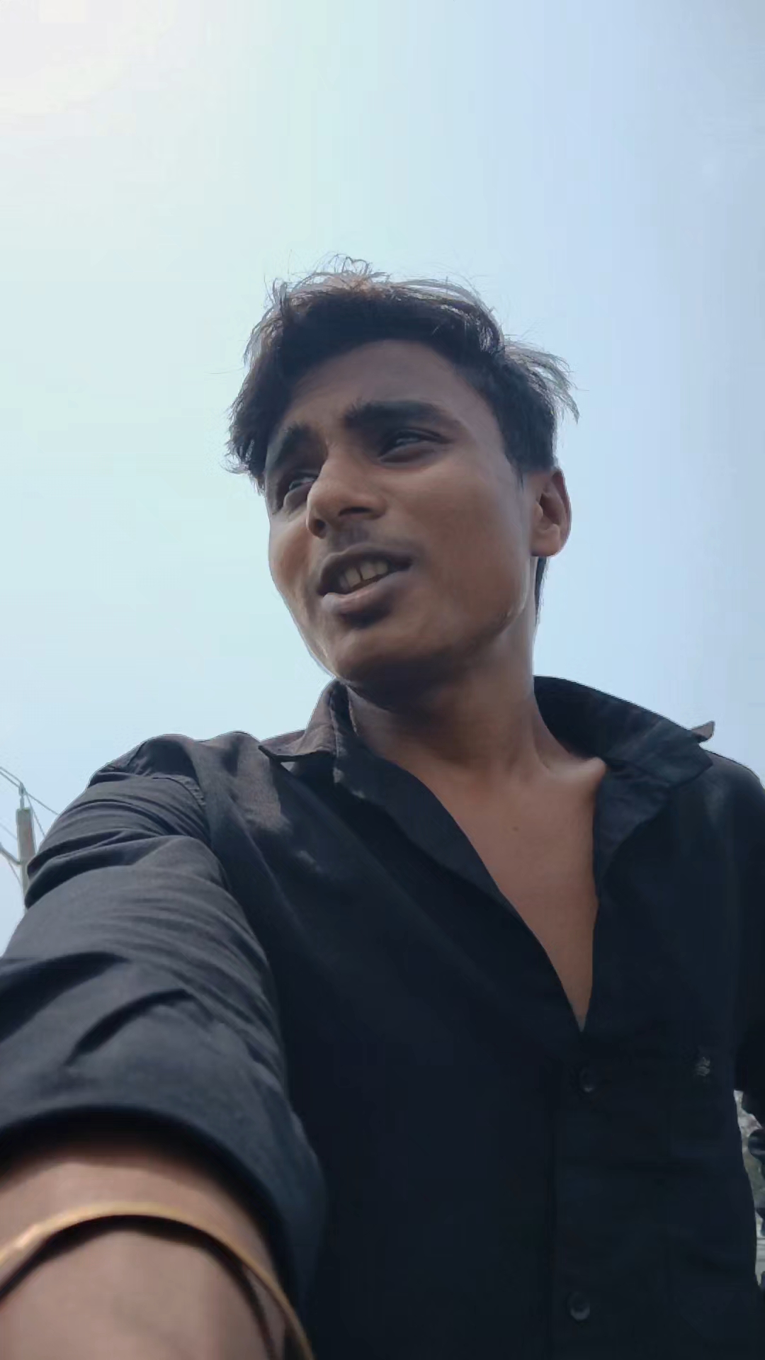 रोड पर बहुत पानी हो गया है