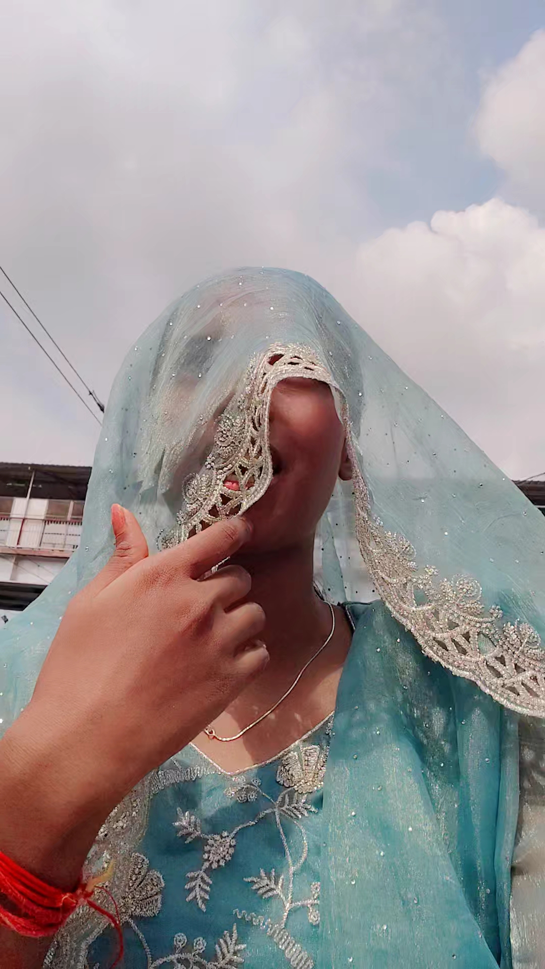 Bahut garmi hai