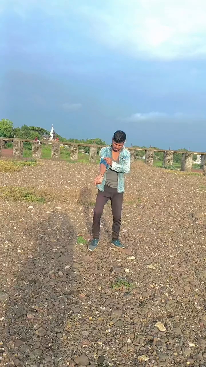 Raju dancing on top 🎩