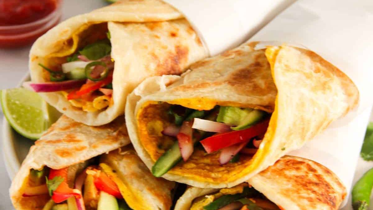 Crispy Egg Roll Recipe 😋 | Easy & Delicious Street-Style Egg Roll