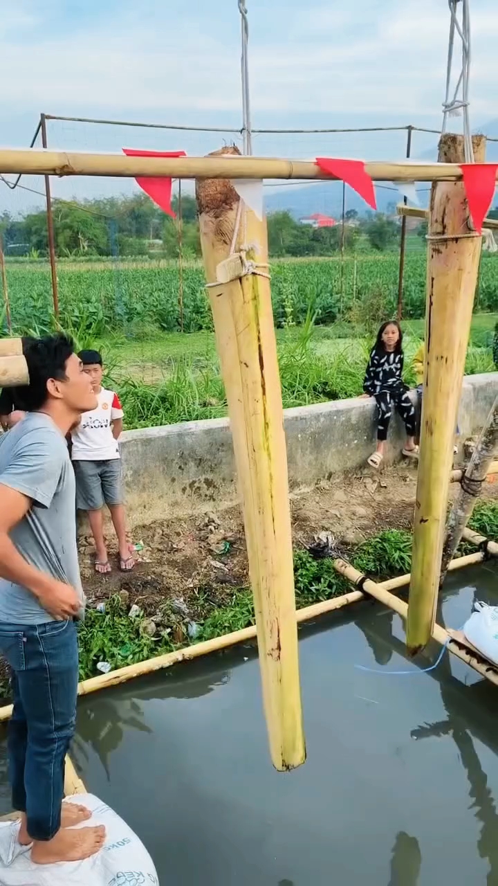Bro’s Landing Was a Complete Plot Twist! 😂🤣
#Shorts #FunnyFails #Epic