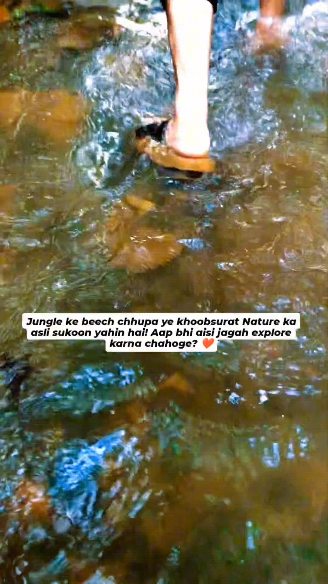 Jungle ke beech chhupa ye khoobsurat waterfall 😍🌿💦 Nature ka asli sukoon yahin hai! Aap bhi aisi