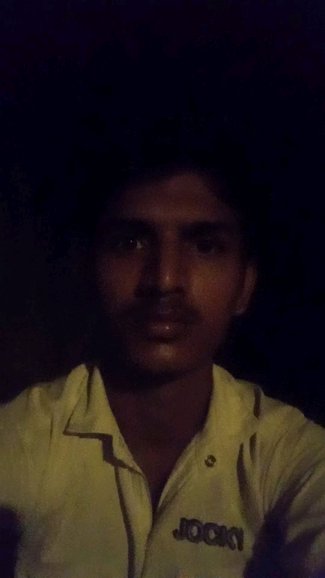 खबर गांव में अकेला हूं