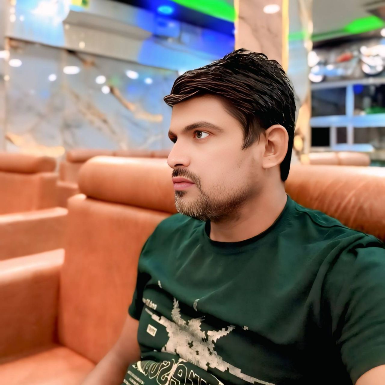 Ahad Ahmed on Bideo