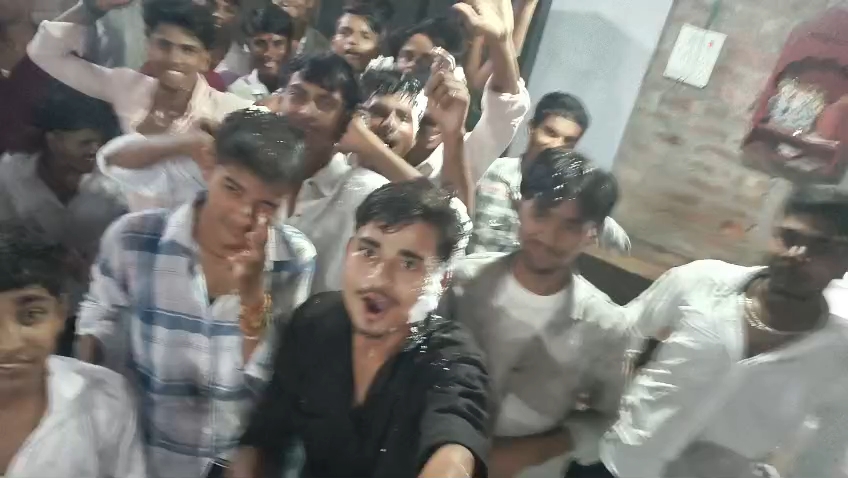 Dance ho raha hai