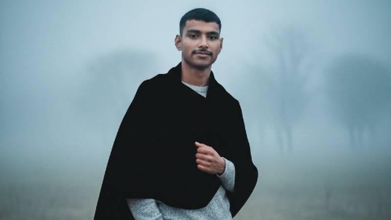 समय का पहिया बलवान होता है..!

#youtubeshort #timeless

#timemanagement

#trendingshorts

#fashiontr