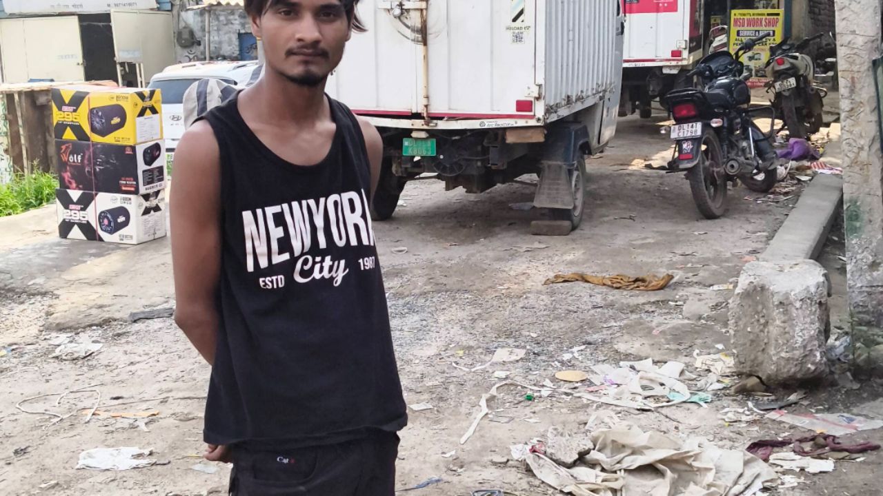 सामान चोरी कर लिया छोरों ने