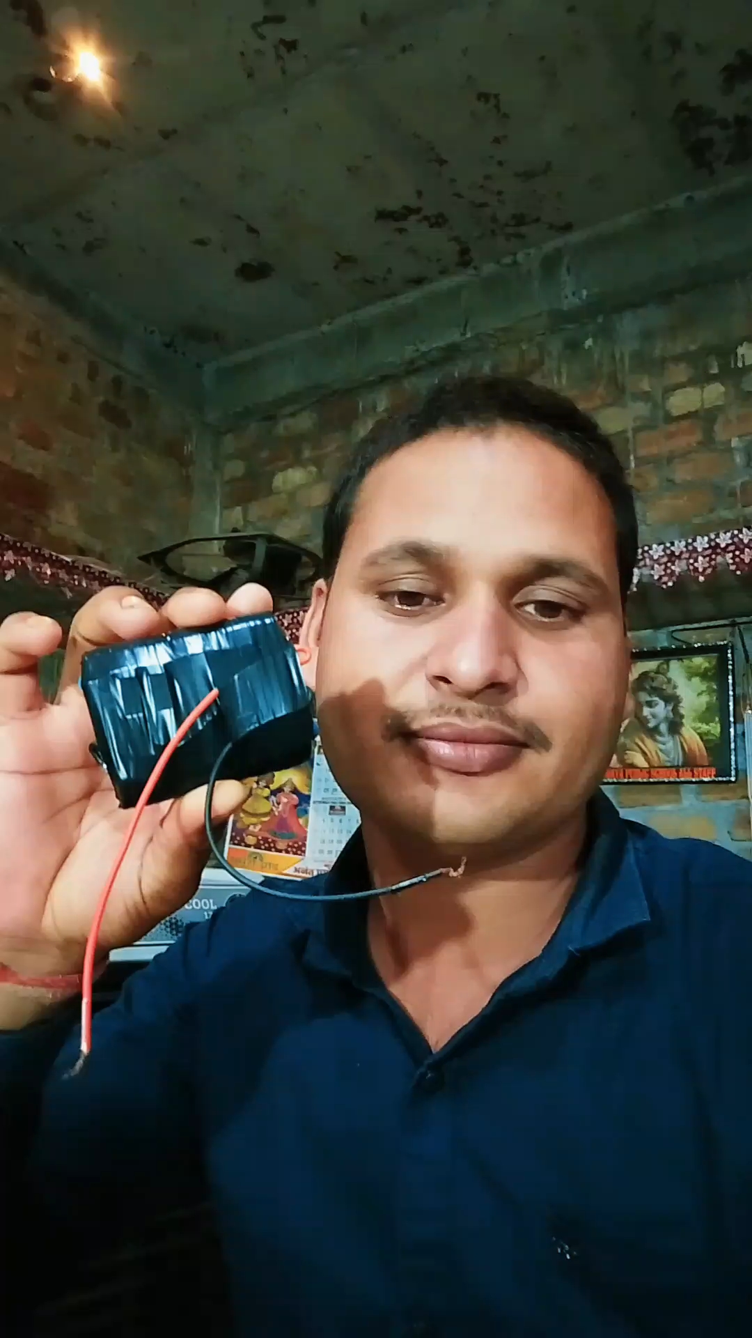 12v 2 Ah ki battery se chalaya colar