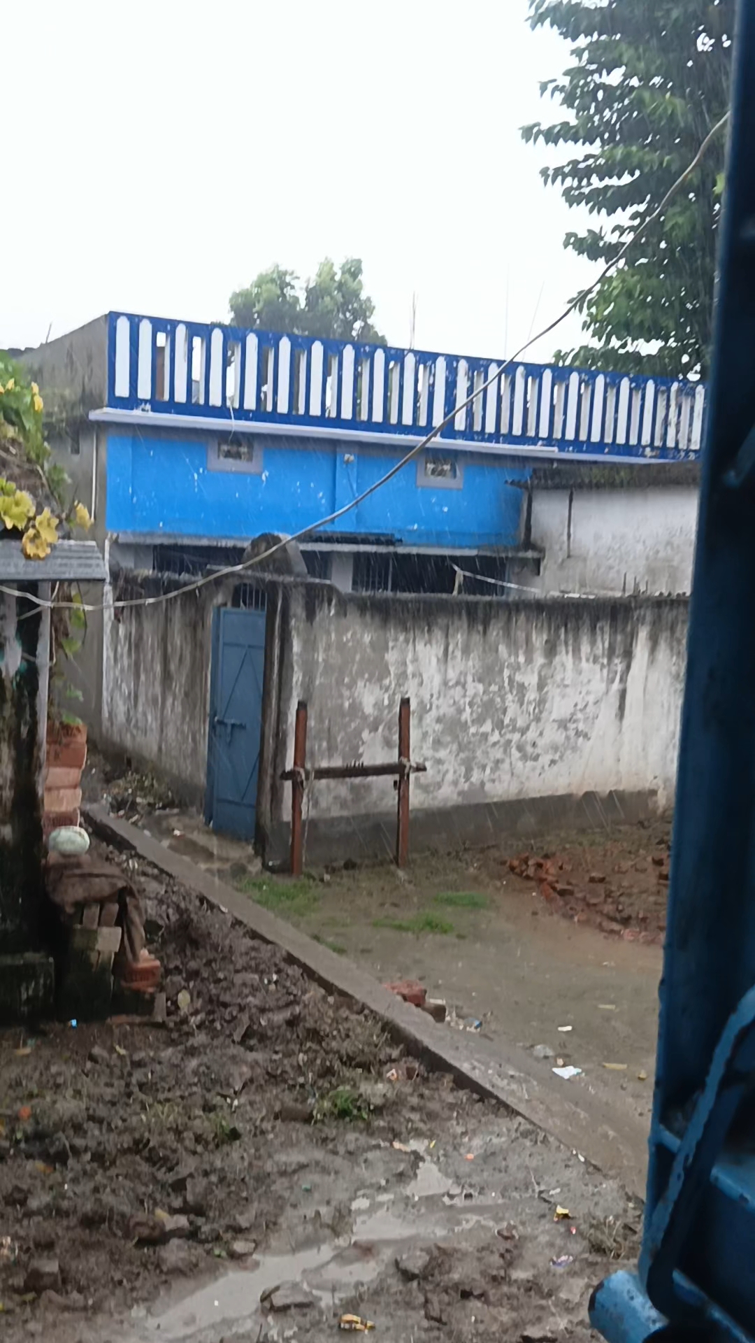 Barish hone ke time ka maza dekhiye