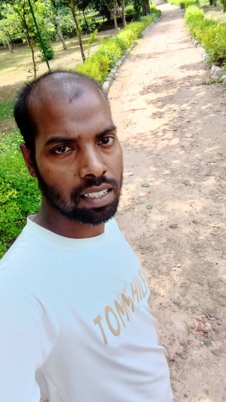 Welcome to my new life Footpath ke sadkon per bhara Pani