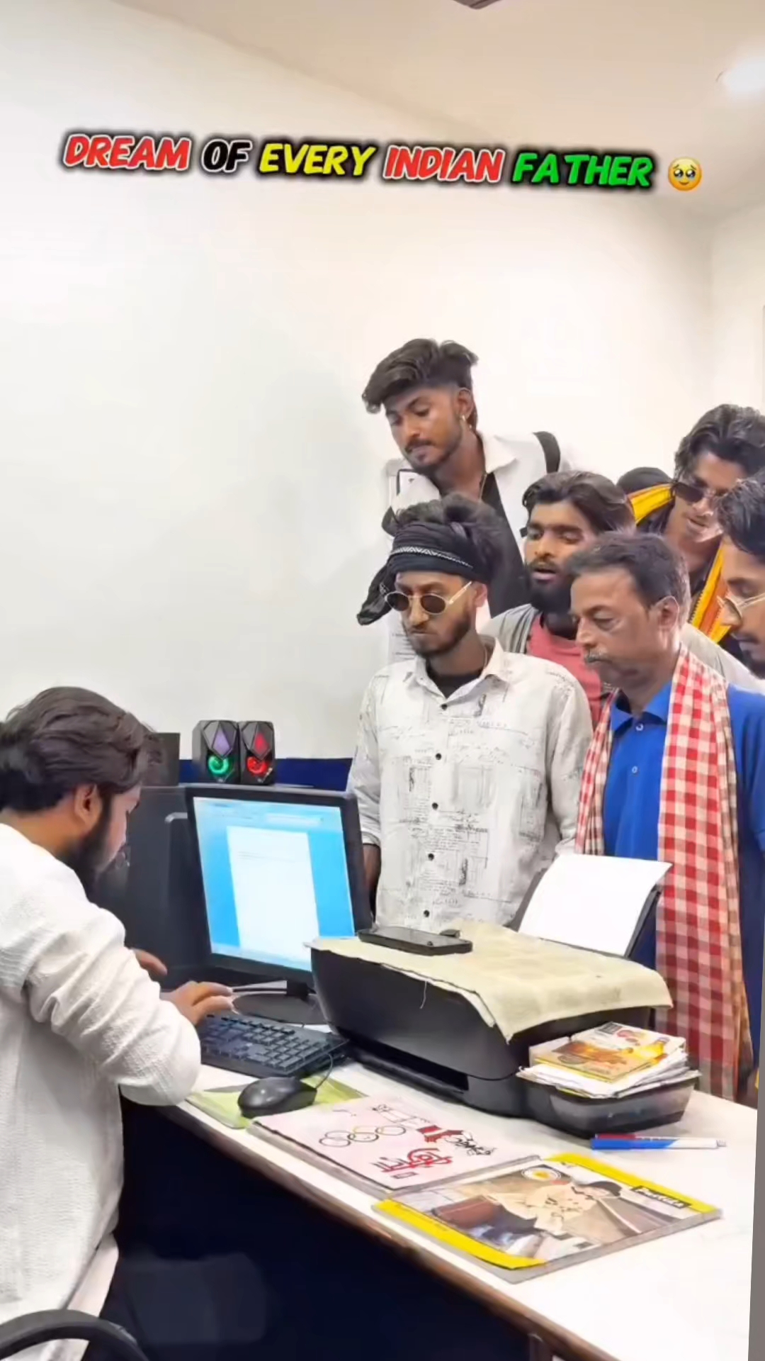 आर्यन केल्विन का सपना है कि आईएएस ऑफीसर आईएस का फॉर्म भरने के लिए जा रहा है उसका सपोर्ट दिखाइए 😂😱
