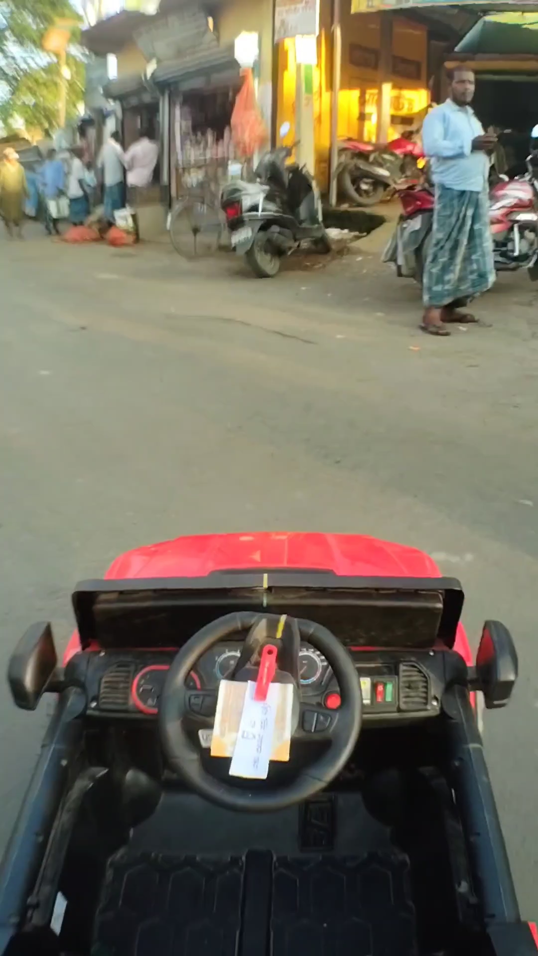 আজকে মালিক আমাকে বাজারে পাঠালো তেল আনতে