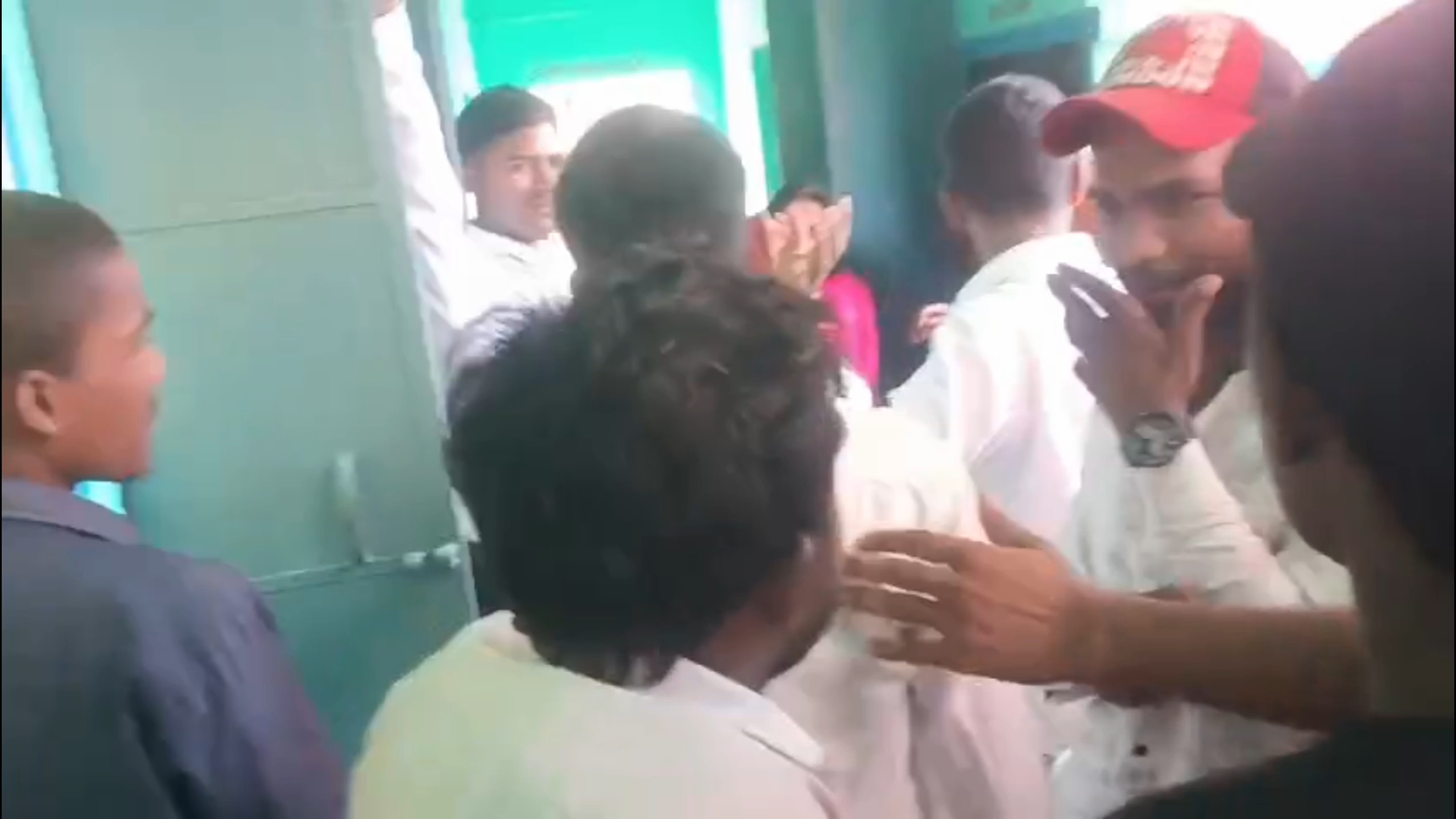 Olni tola school mastare ke sate