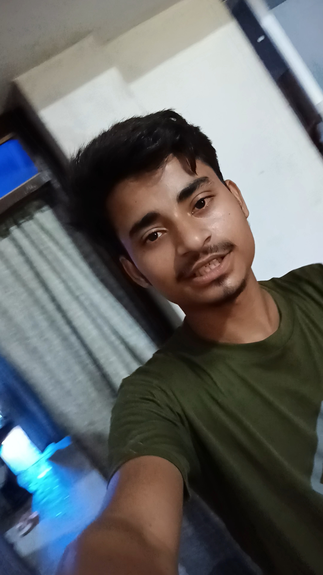Dekhiae makai ke bal kaisa hai