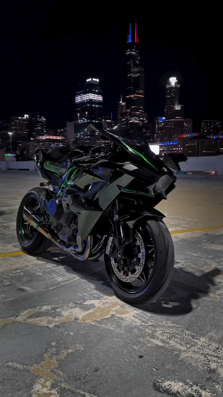 Kawasaki Airlines is back 😎🛩️🔥 #Motorcycle #biker #BikeLife #superbike #sportbike #supersport #hy