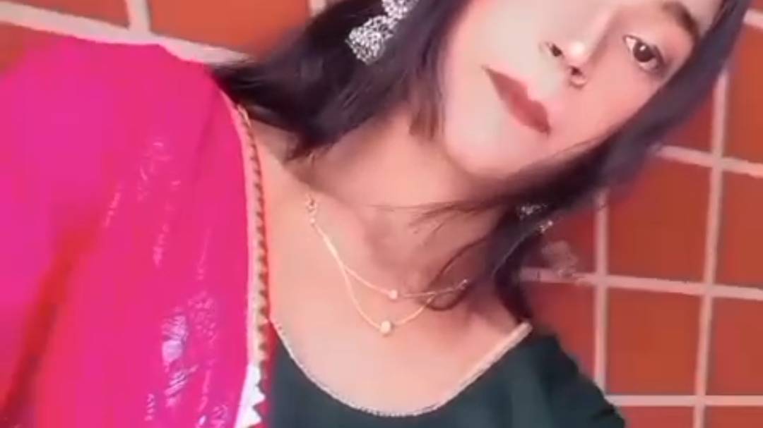 Beautiful traditional look ❤️
🌸 Simple • Elegant • Desi Vibes 🌸
Aapko ye look kaisa laga? 😊
❤️