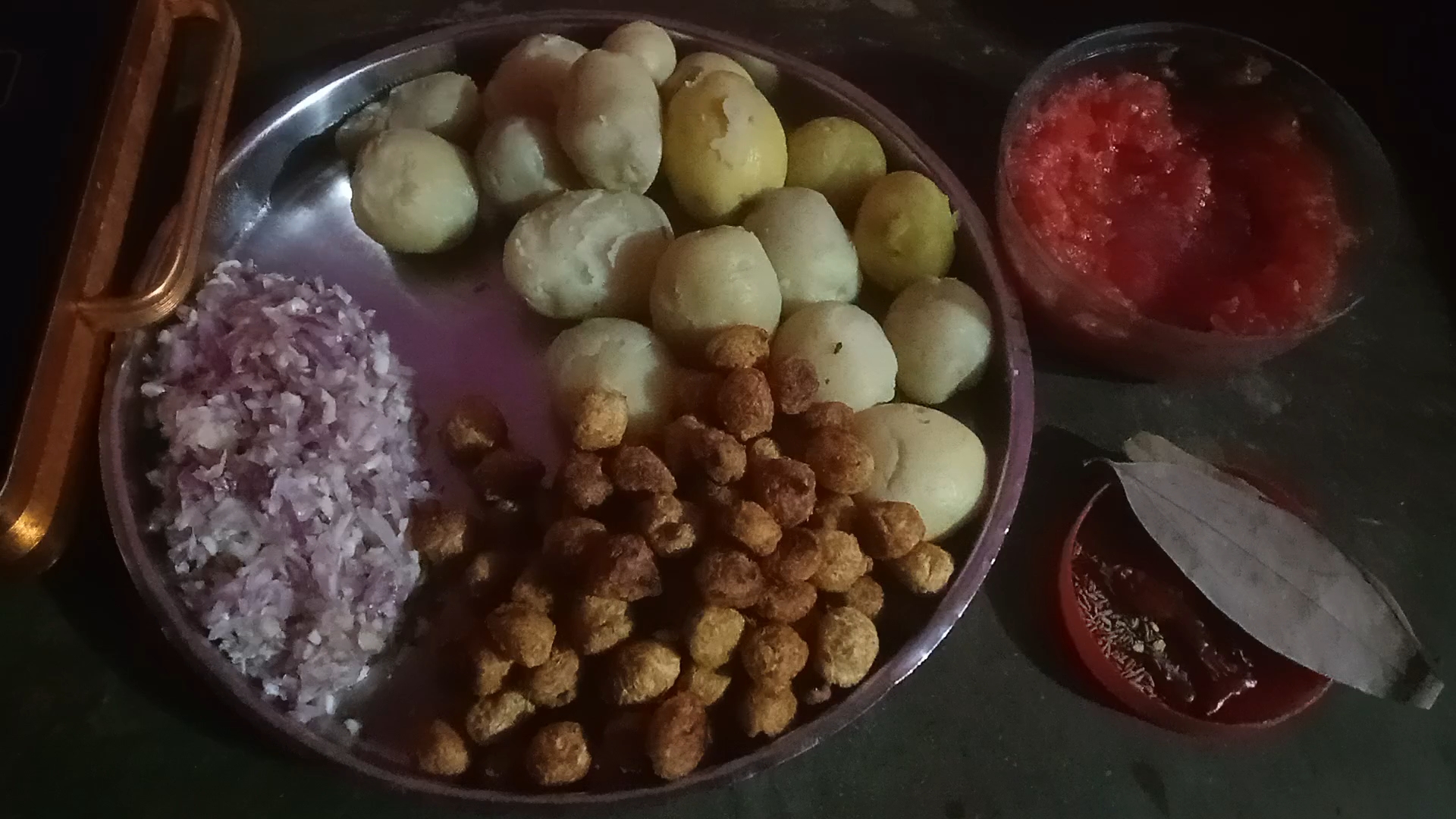 Khana me kya banya hai
