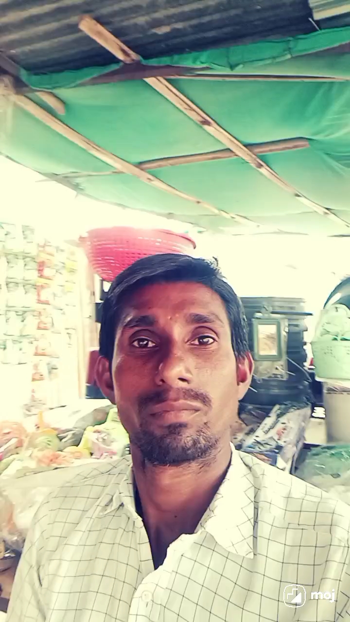 गांव दुकान पर