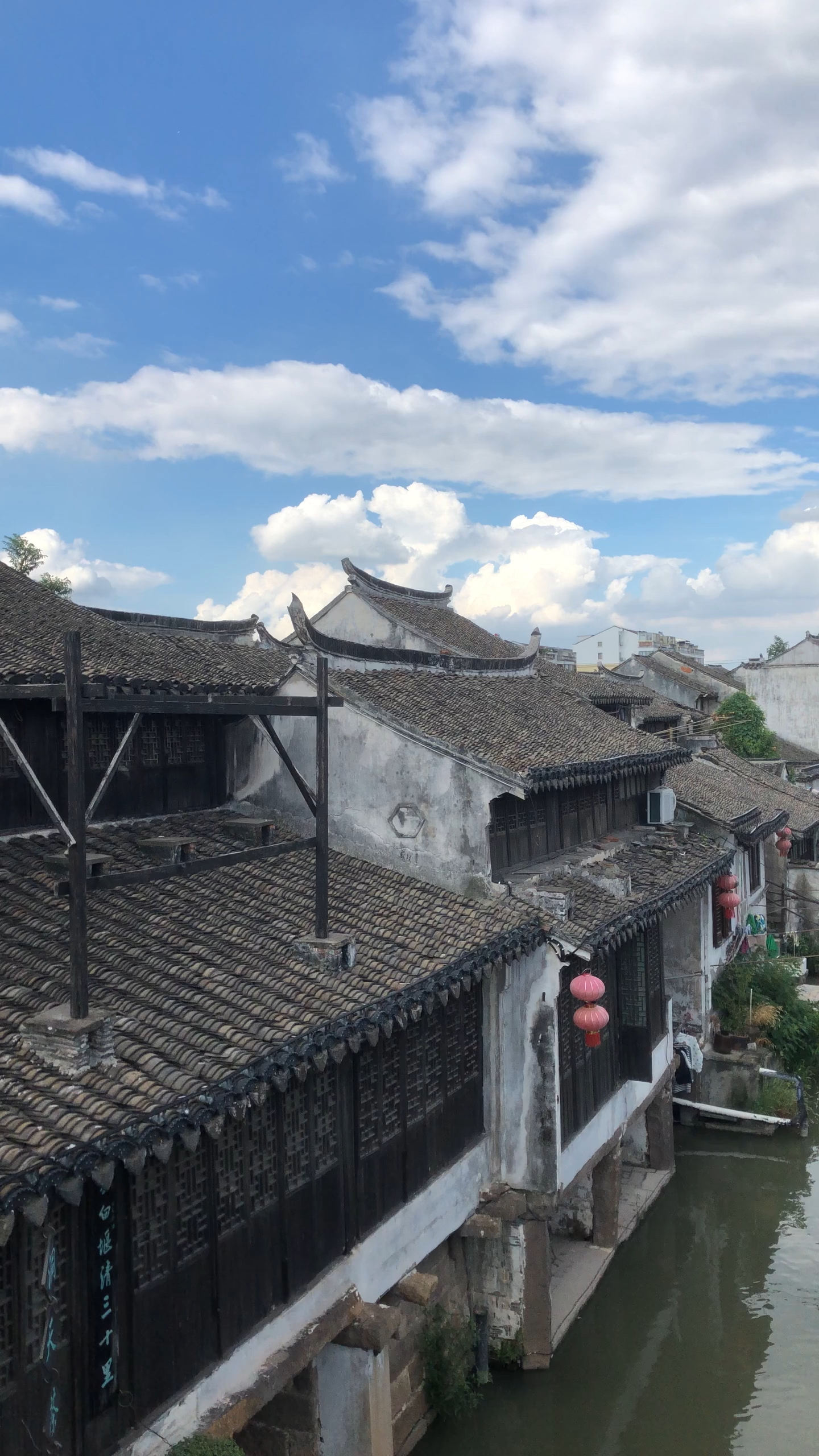 पुराने घरो, मे पानी कैसे घुसा, हुवा है देखो