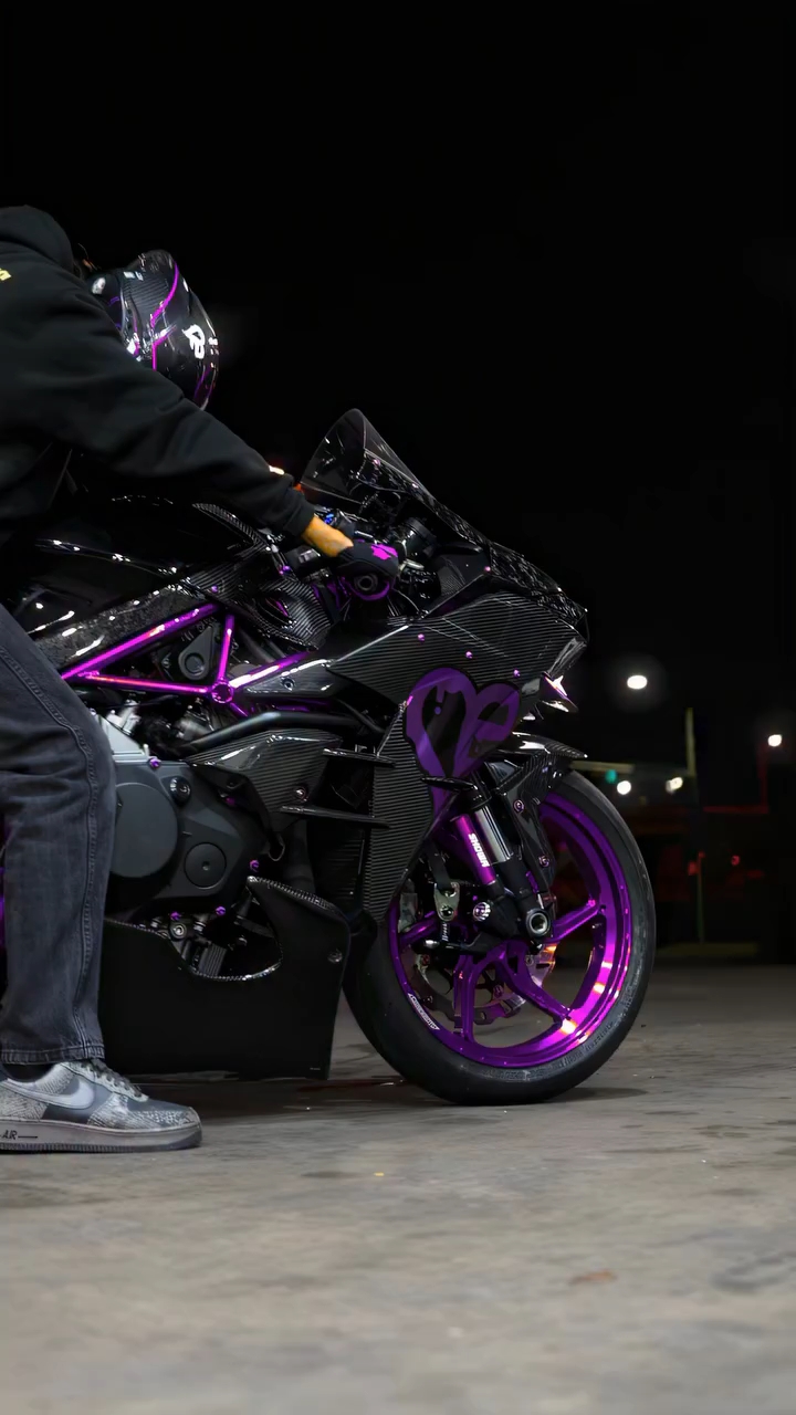Fastest H2 on the Planet in purple 😈 ⁣ .⁣ .⁣ .⁣ .⁣ .⁣ #bike #bikelife #h2r #honda