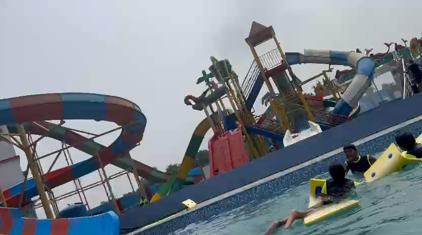 Water Park में मस्ती का ऐसा Scene पहले नहीं देखा होगा 😱🌊🔥 | Full Fun & Entertainment