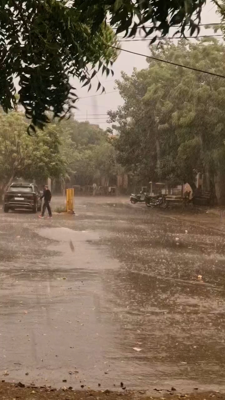 🌧️ बाड़मेर में तेज बारिश का दौर