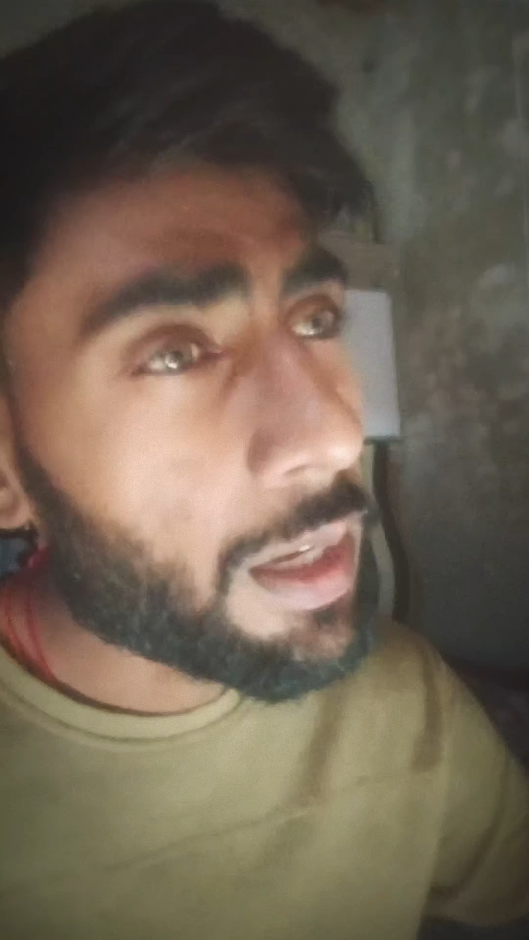 Status dekhne ke liye koi phone nahi hai, karm sudharo! 😂
