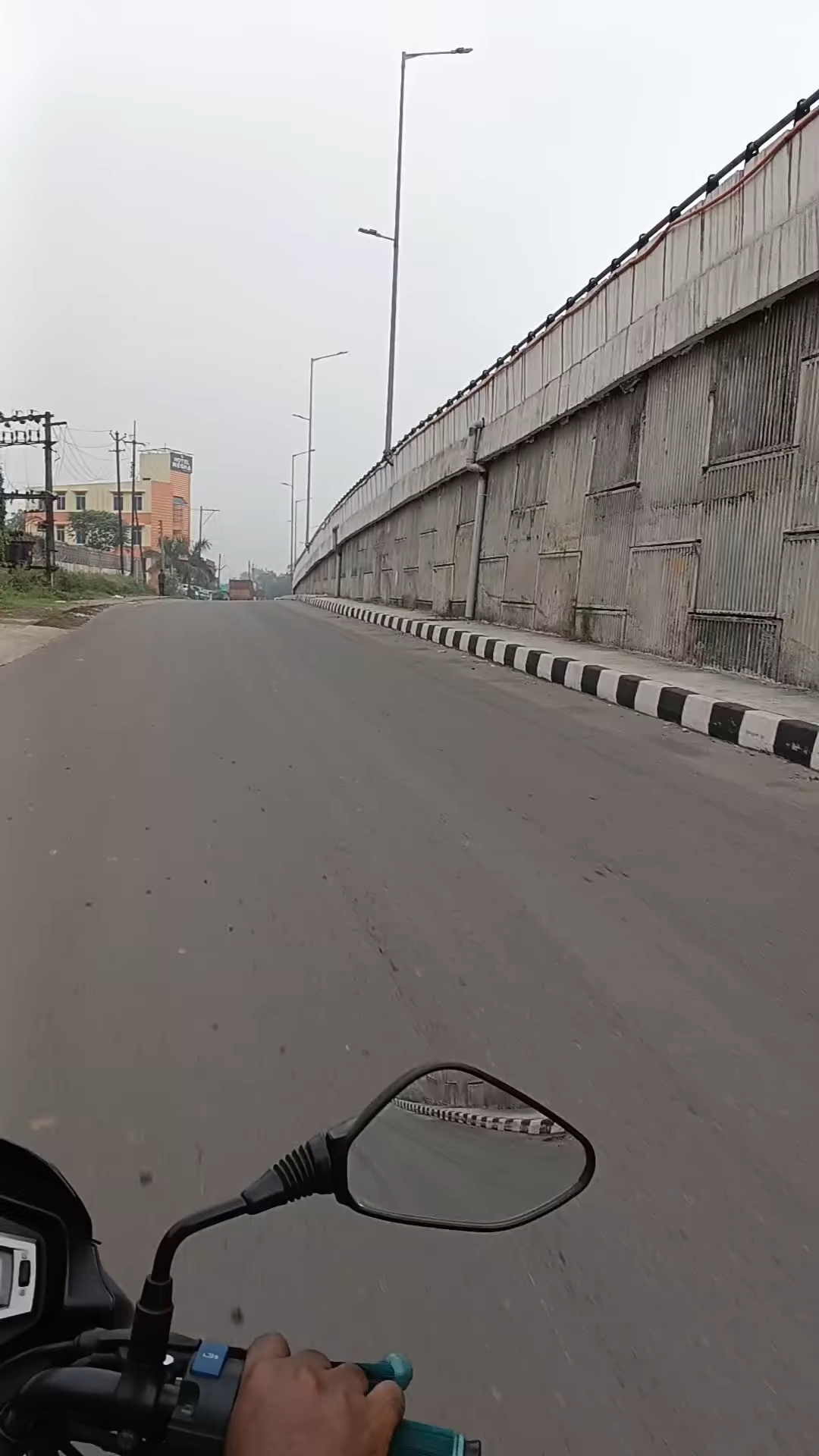 अपना ऑफिस जाते हुए