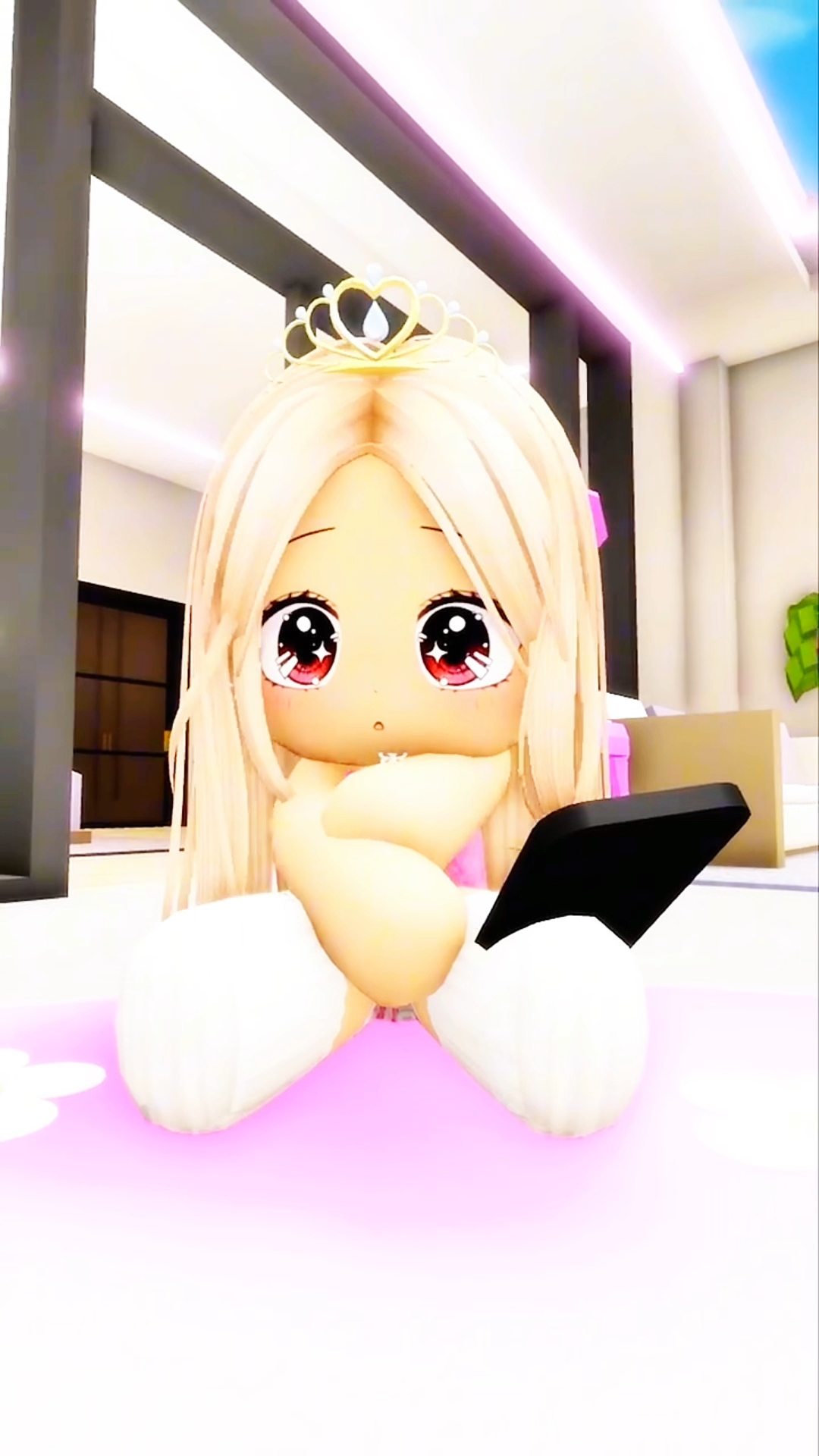 When you secretly take mom's phone... 😳😄 #roblox #robloxshorts #shorts