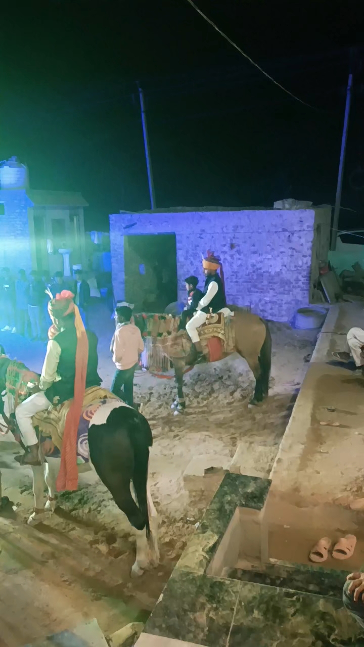 Bhai ki sadi me dans karte hua