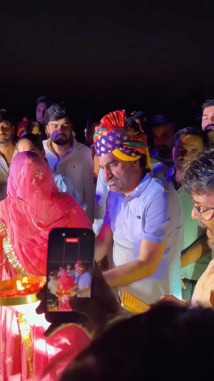 हनुमान बेनीवाल ने भगवान गणेश की पूजा-अर्चना कर चिमरानी सरोवर में किया विसर्जन |