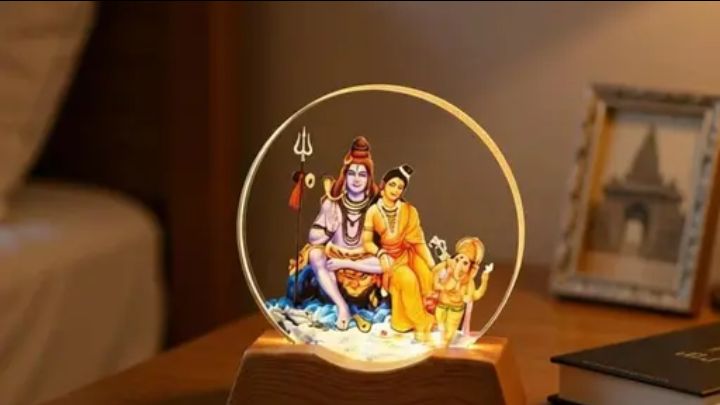 टाइटल: ✨ महादेव परिवार की खूबसूरत LED लाइट वाली सजावटी मूर्ति | घर की सजावट के लिए शानदार आyइटम 🙏✨h