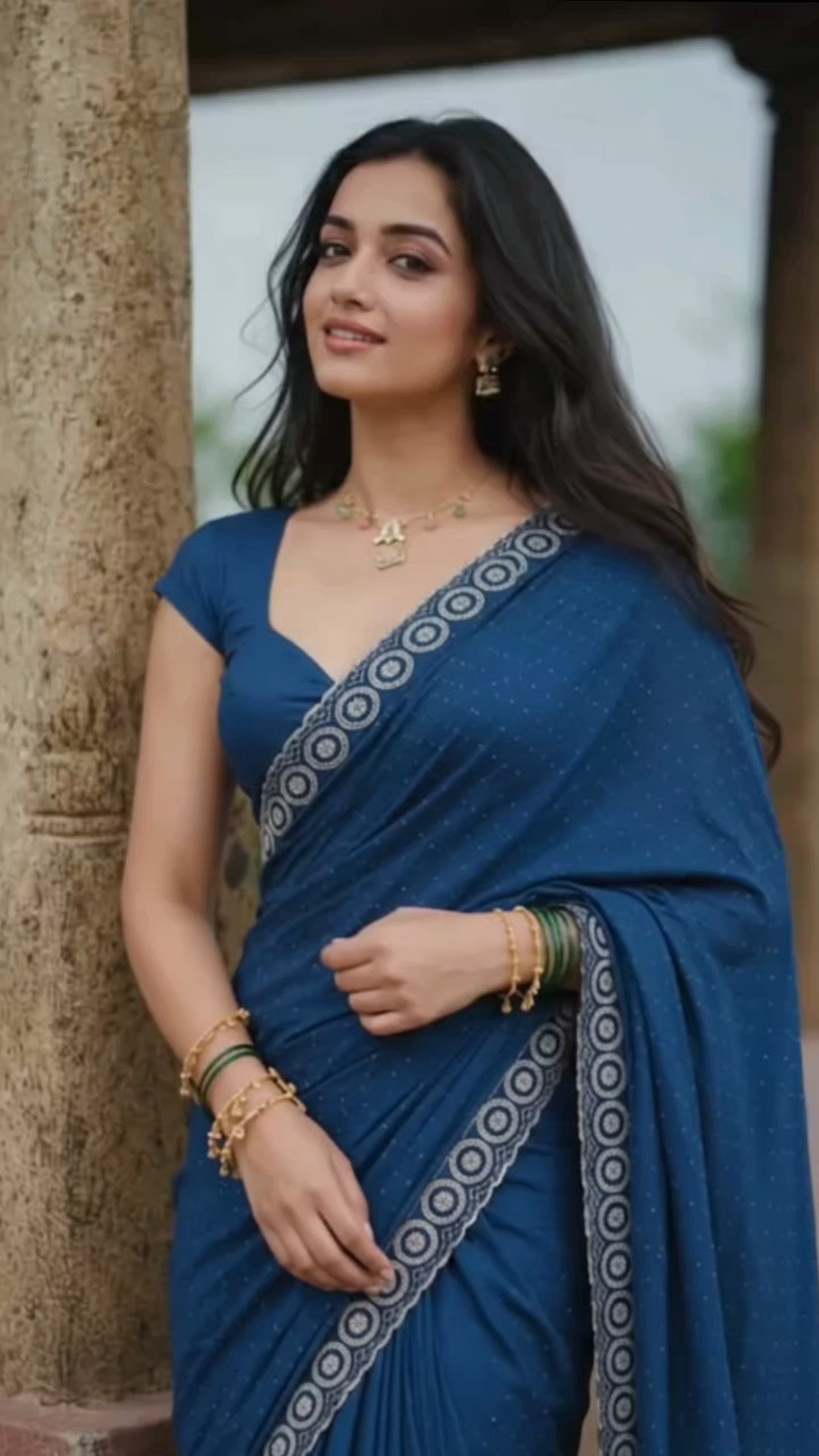Blue saree & monsoon breeze vibes 💙✨