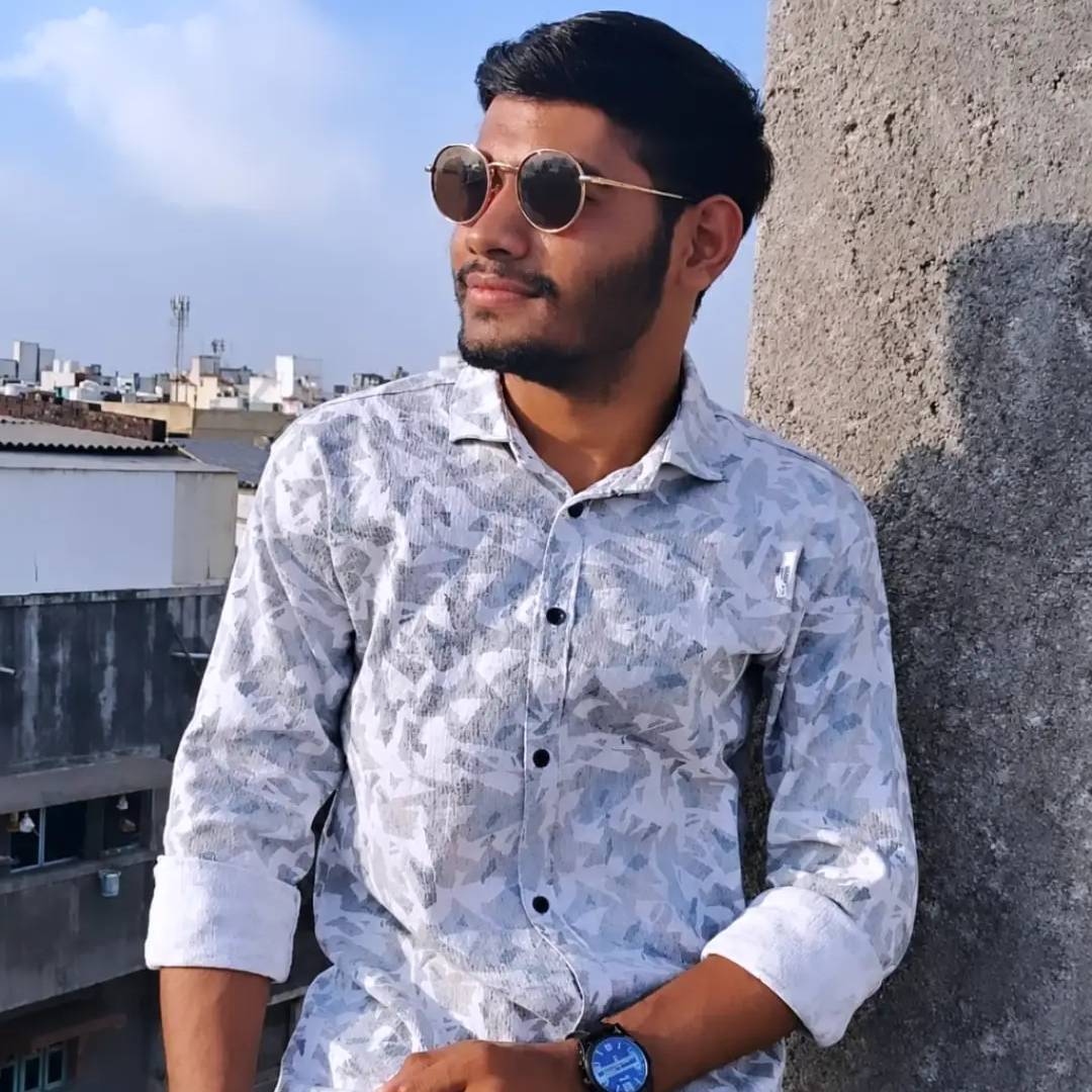 Hitesh Kapoor on Bideo
