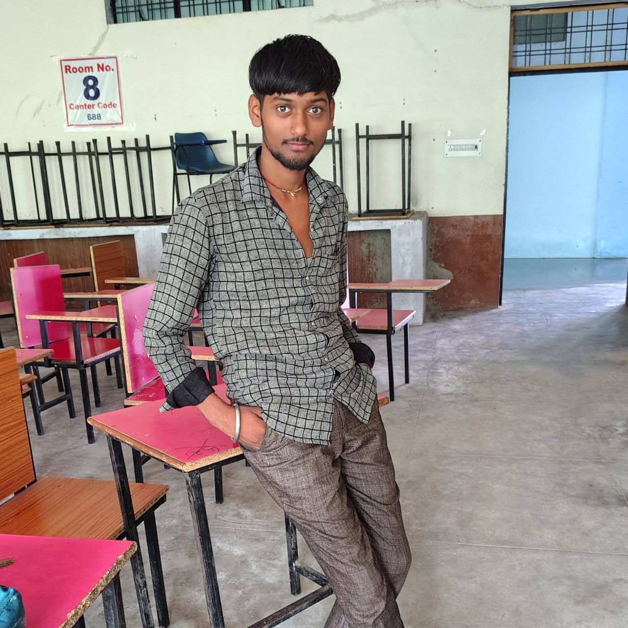 Deepchand kushwaha on Bideo