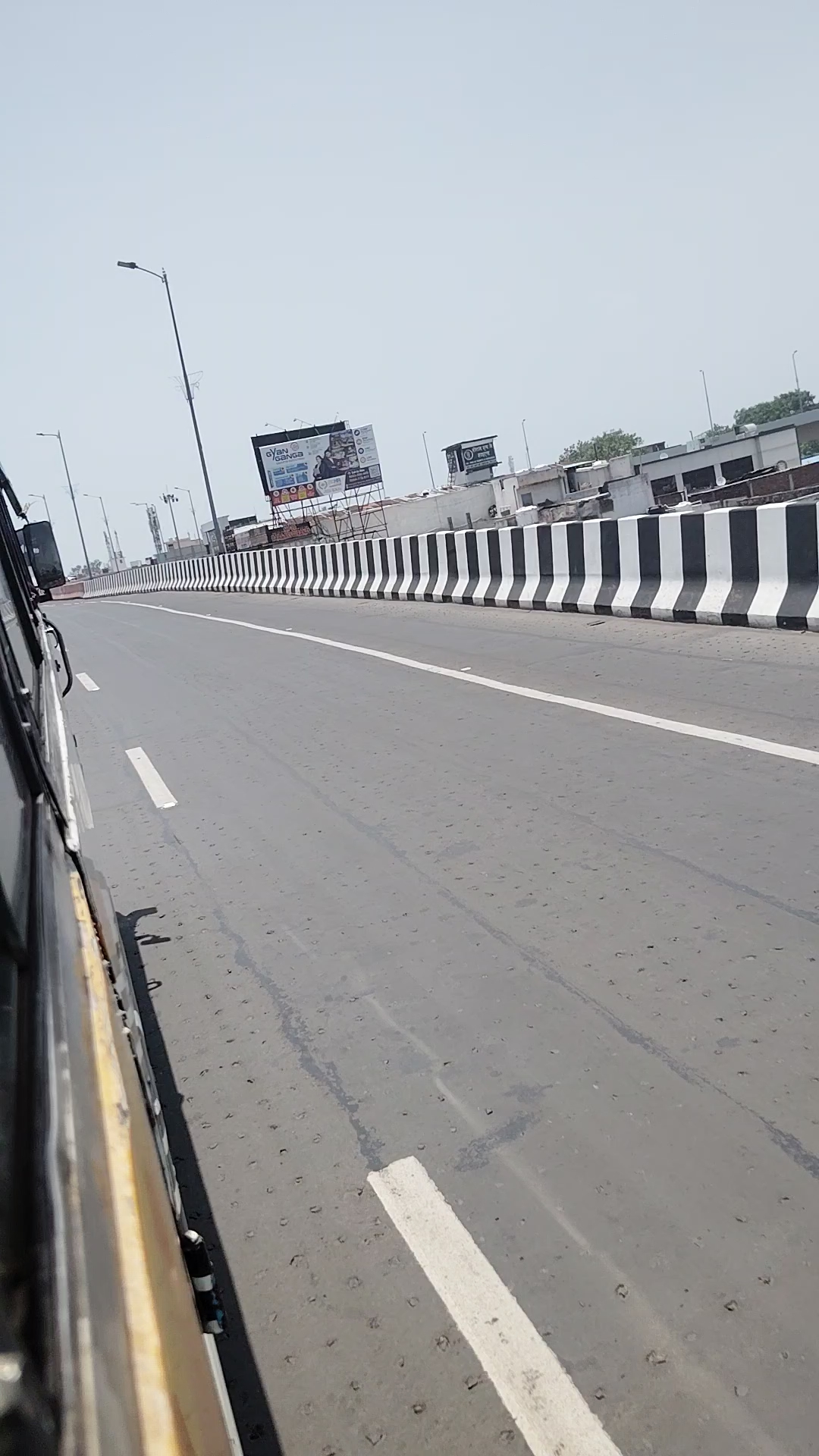 जबलपुर में बैकग्राउंड चेंज है