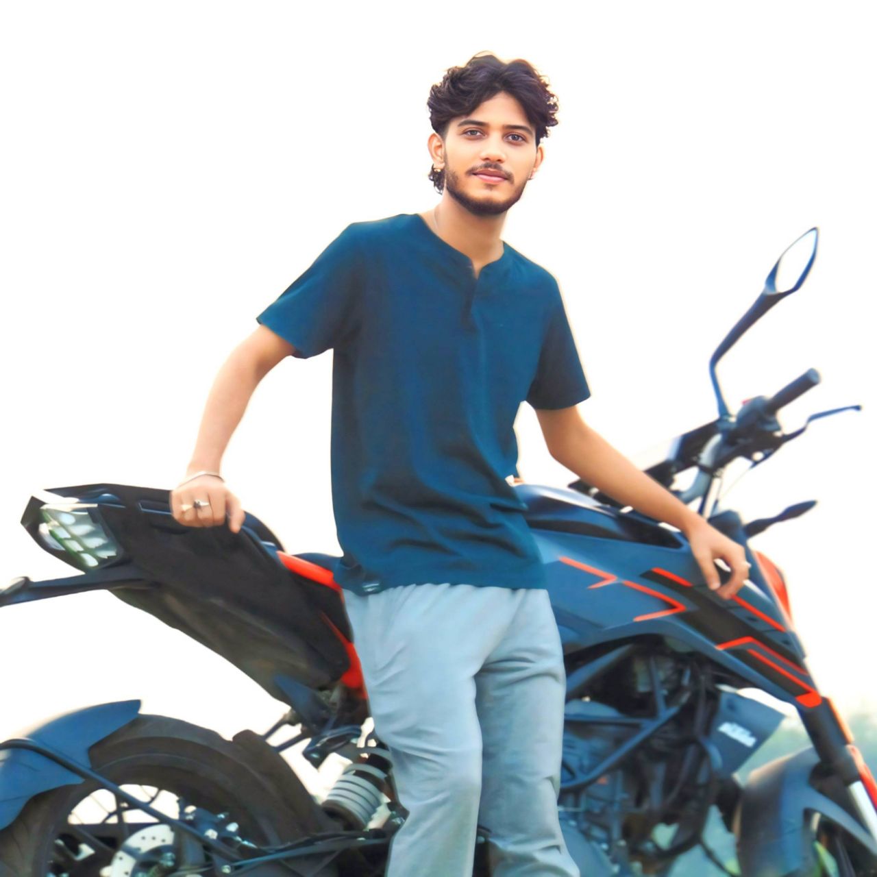 Raj 03 Rider on Bideo