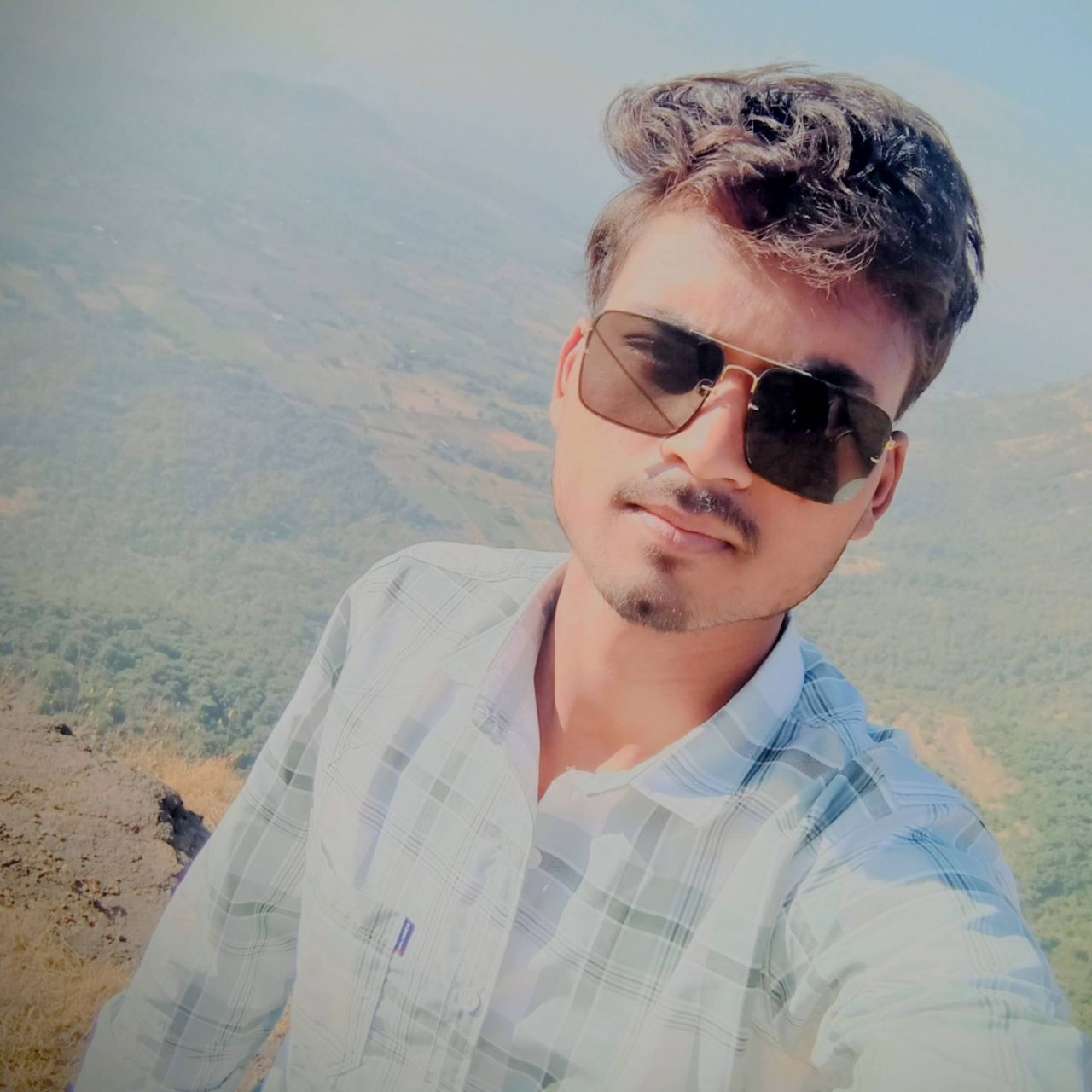 Roshu bhusu reels star on Bideo
