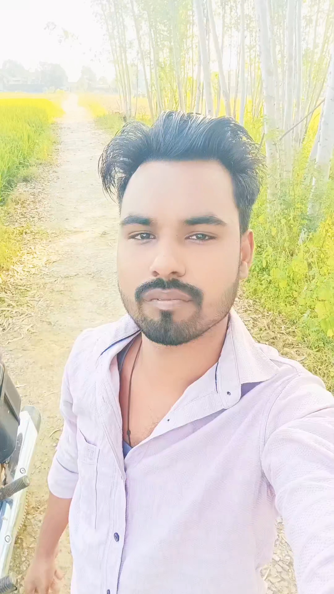 “किसी न किसी की कहानी में हम भी गलत हैं… 💔🥀”f