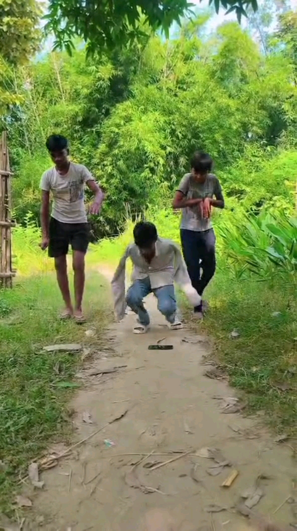 😂 जब फोन नीचे गिर जाए और गलत आदमी से उठाने बोलो