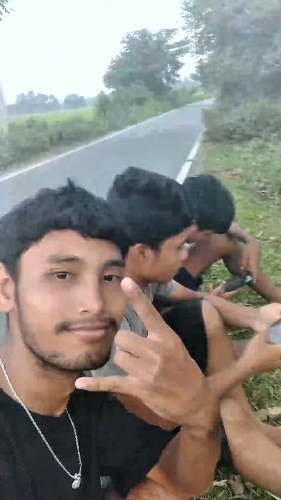 😂 বন্ধুদের সাথে পটি করতে গিয়ে যা হলো! 🤣😱