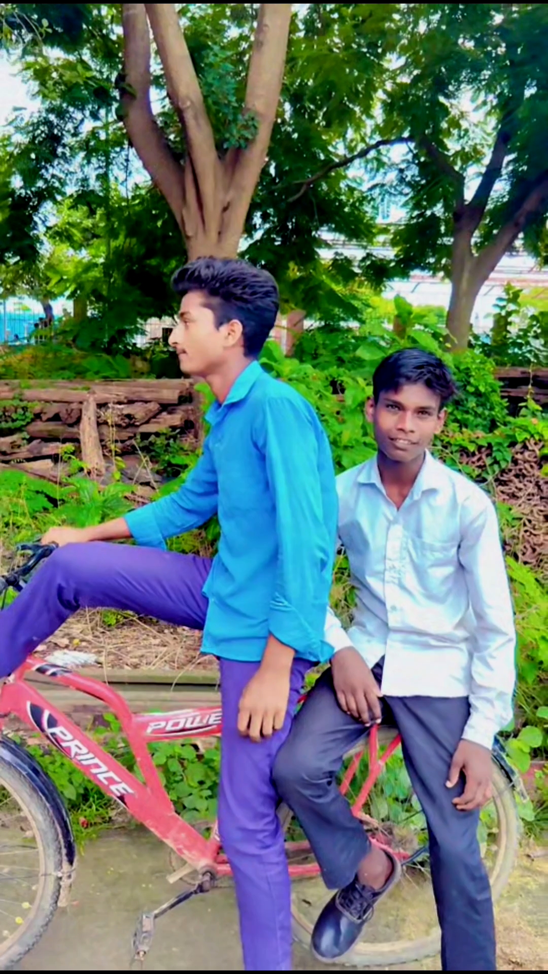 Kaun marega Tumko 🥰☠️ #Shorts #Funny #Comedy #Youtubeshorts #Ytshorts #Shortsvideo #Viral