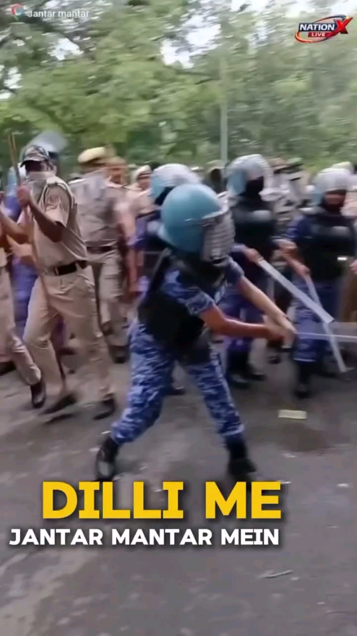 Delhi mein student log ko Lathi charge #minivlog #vlog #vlogs#PaperLeak #StudentProtest#JantarMantar
