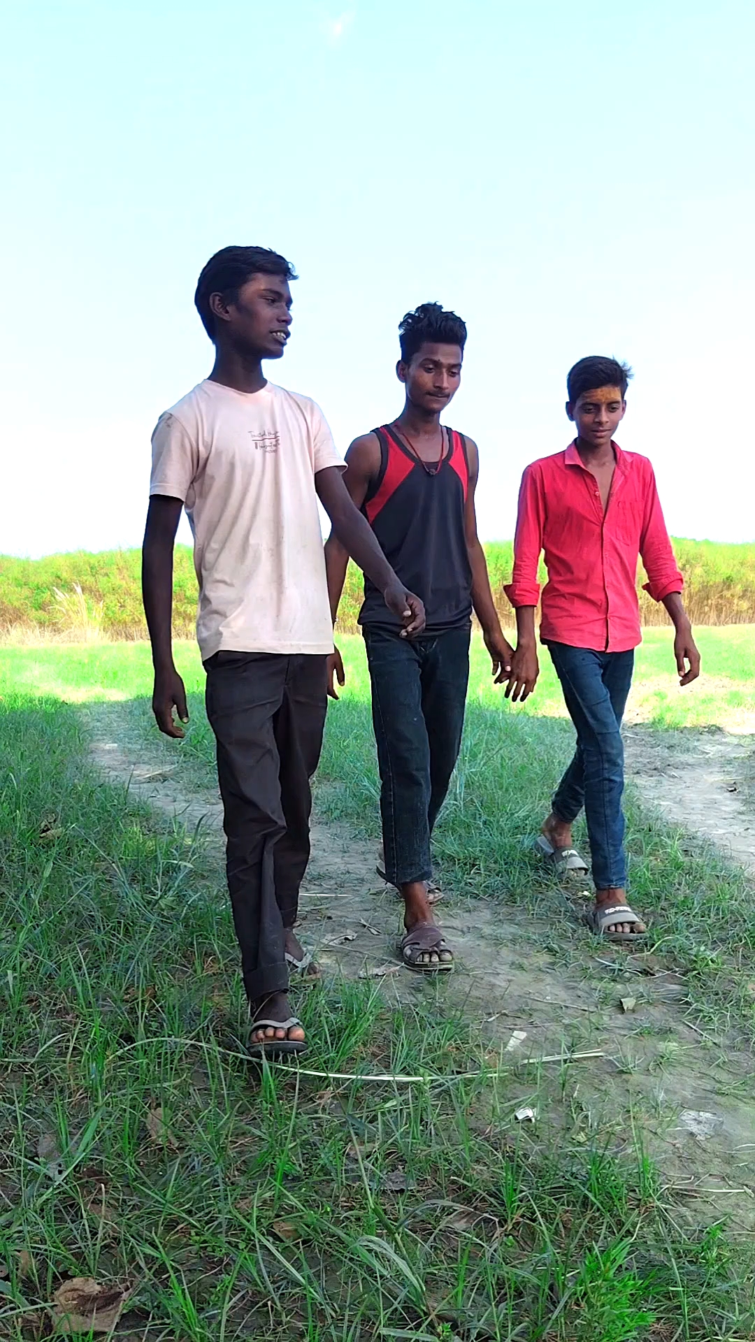 Three Dost Game 🎮 khele 🤫🤣 #Shorts #Funny #Comedy #Youtubeshorts #Ytshorts #Shortsvideo #Viral