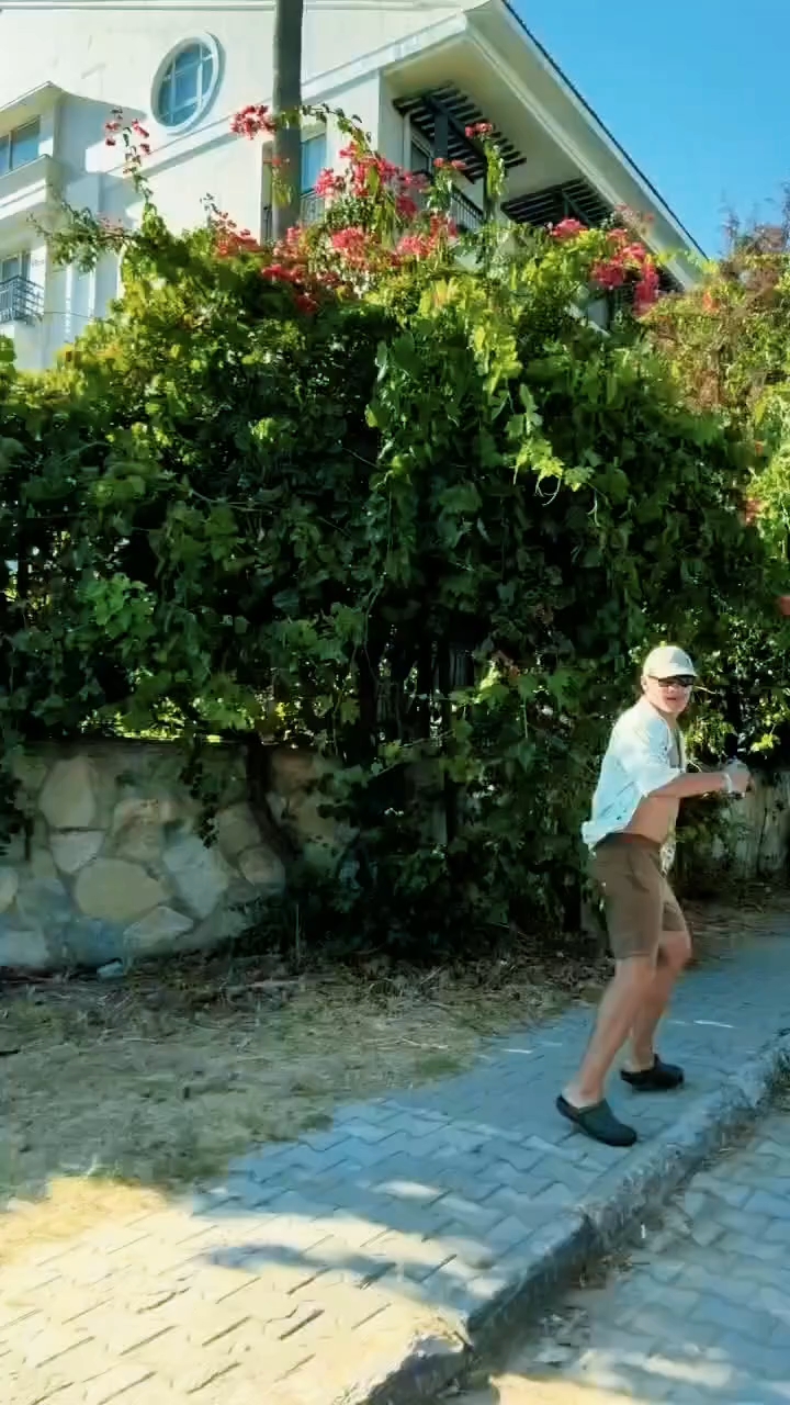 Bro Was One Second Away From Greatness… Then BOOM! 😂🤣Hashtags:#Shorts #FunnyFails #EpicFail #Usa