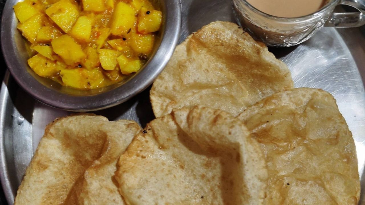😋 आज के नाश्ते में बनाई गरमा-गरम पूड़ी और आलू की सब्ज़ी ❤️🍽️