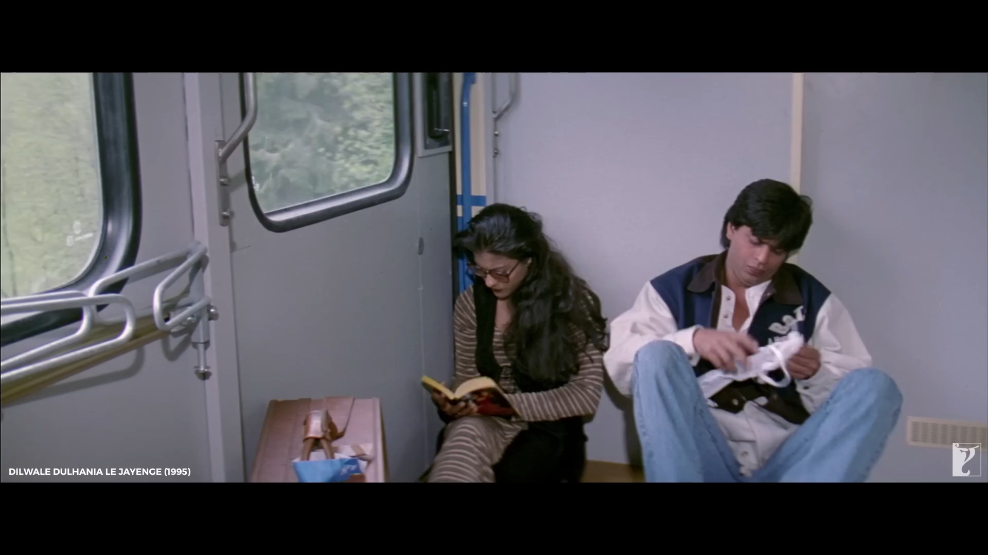 Dilwale Dulhania Le Jayenge ❤️ | Shah Rukh Khan & Kajol | Evergreen Romantic Love Story 💕